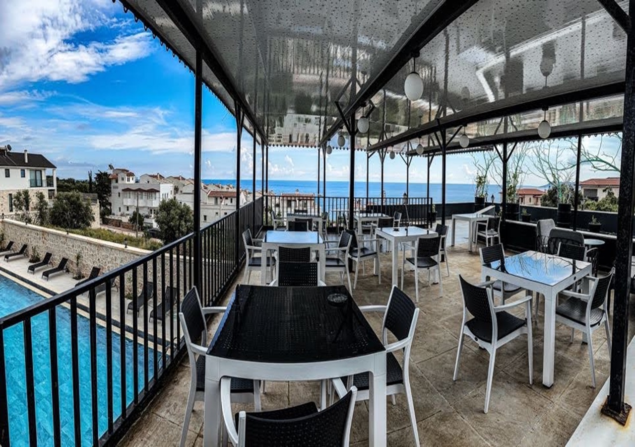 Bar Deniz Manzarası